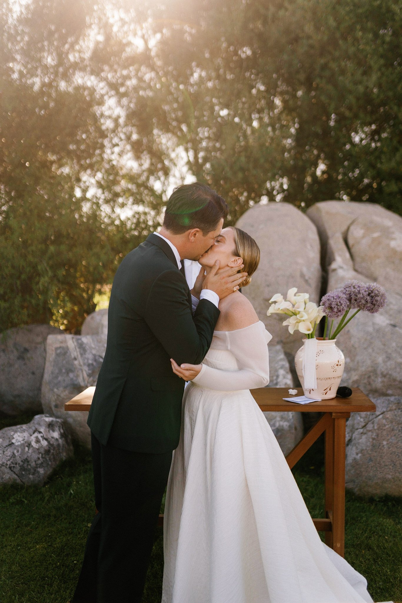 Bride and groom sharing a tender moment during their destination wedding at São Lourenço do Barrocal, Alentejo – Photography by Arte Magna